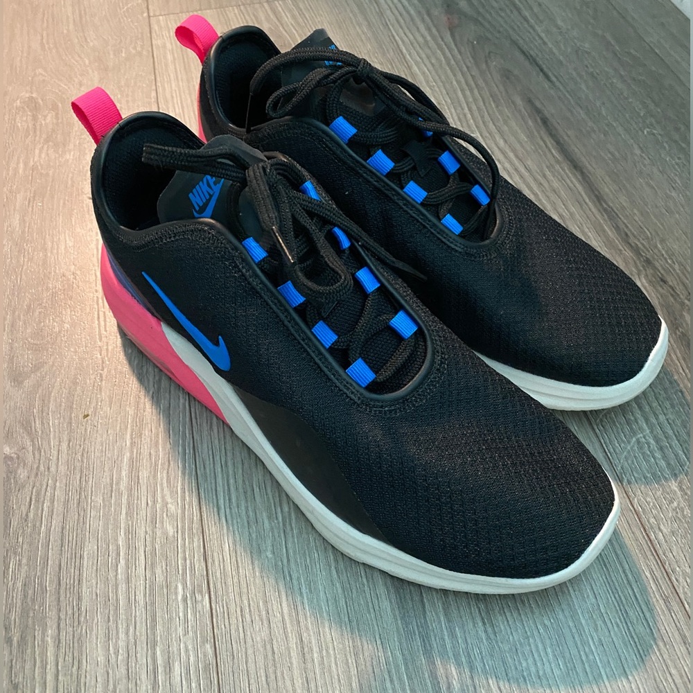 Womens Nike Air Max Motion 2 Size 10